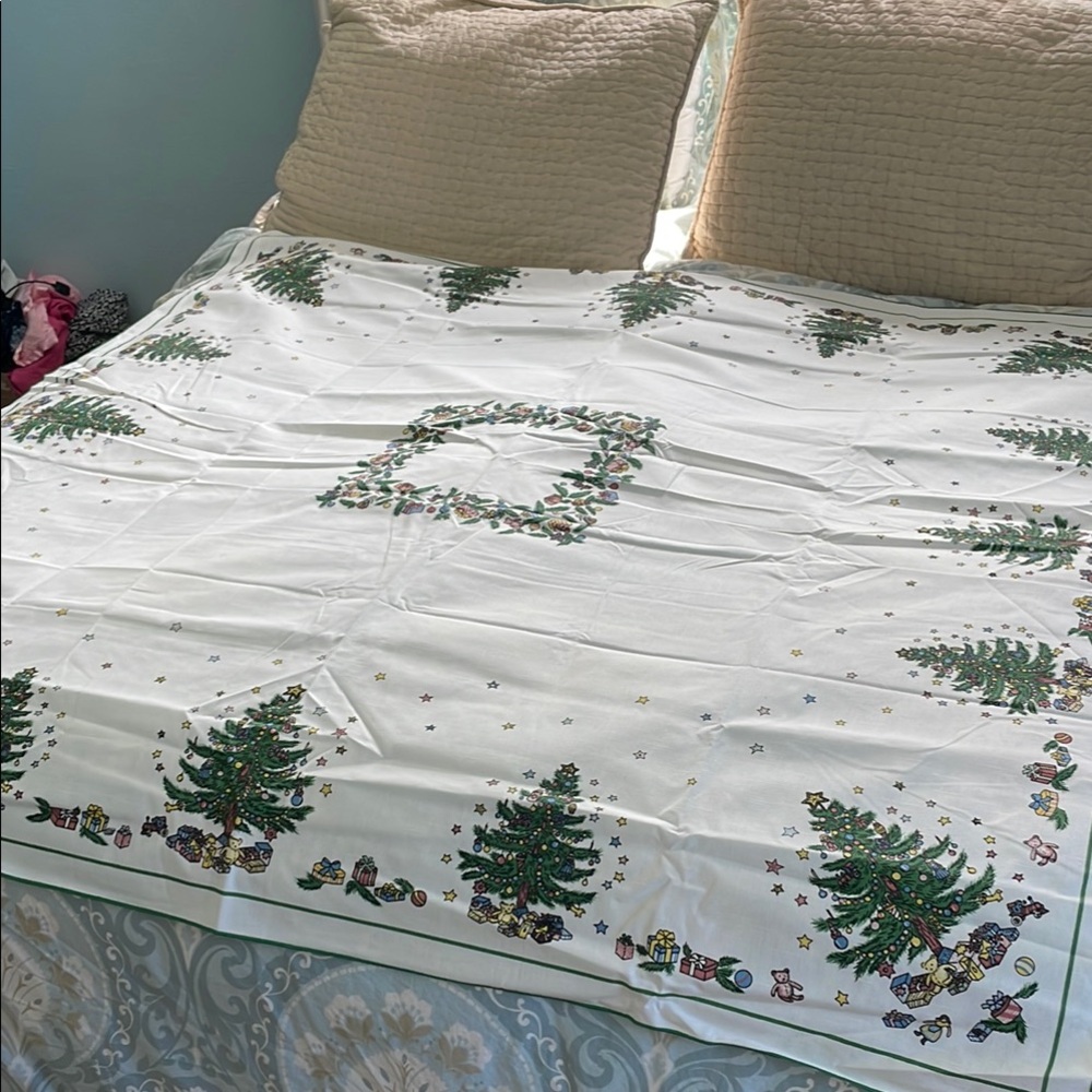 Nikko Christmastime Tablecloth 52x52